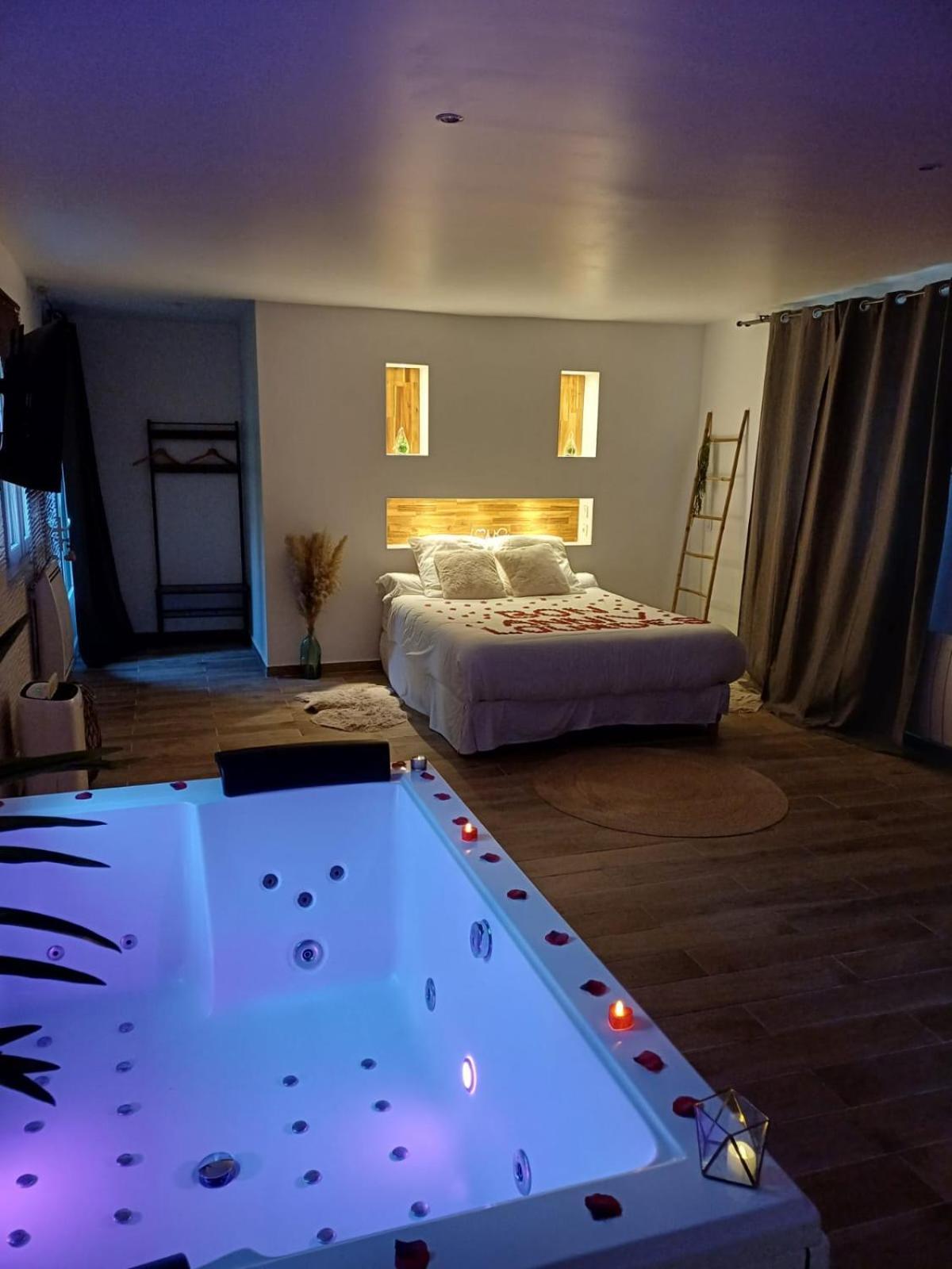 Levasion Romantique Loft Avec Jacuzzi Privatif Et Jardin Paris Hotel Saint-Prix  Luaran gambar